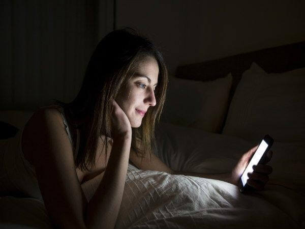 Tránh sử dụng các thiết bị điện tử trước khi đi ngủ
