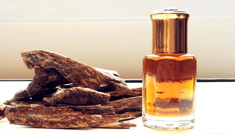 Tinh dầu trầm hương và gỗ ngọt được dùng nhiều trong việc xông phòng, thanh lọc không gian sống