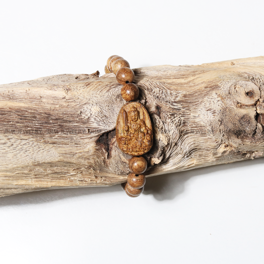 Vòng tay gỗ trầm hương Phật bản mệnh mang lại bình an